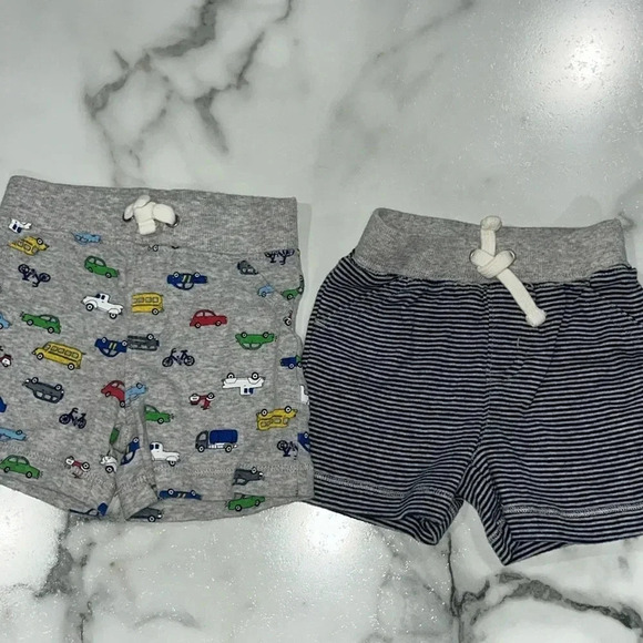 2 pairs of 9 month shorts - Picture 1 of 3